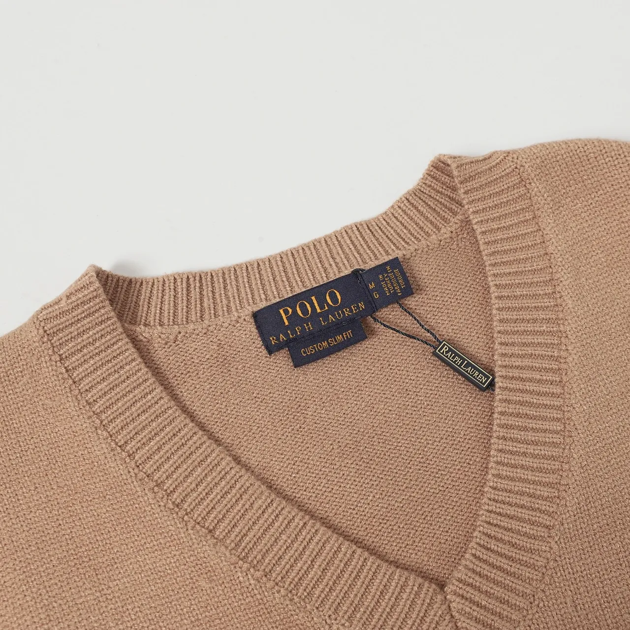 P200 2025 Ralph Lauren #ootddailywear #Autumn-Winter Sweater #Knitted Sweater Outfit #ralph lauren sweater #Can be worn by both men and women [Star R] I finally waited until the Ralph men’s twist v-neck sweater was put on and it’s finally here! [Fireworks R][Fireworks R][Fireworks R] The hottest sweater [Celebration R] Limited edition every year. There won’t be many styles in the store! Ralph Lauren men's V-neck sweater [Fire R] has a really nice shape. It can be worn alone or as a jacket. It can be worn on the outside [Rose R] or worn with a shirt inside ~ 100% pure cotton #Practical wear,, style number, 8025. Color, original white, navy blue, khaki, gray, size S to XL to celebrate